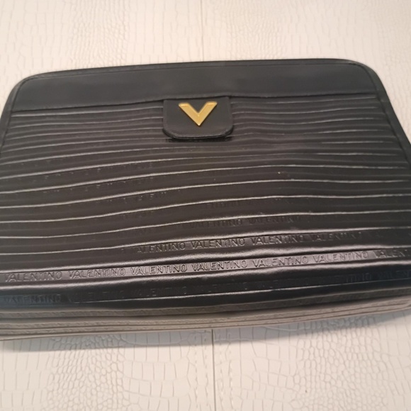 💋Valentino Garavani CLASSIC lightly used - Picture 3 of 14